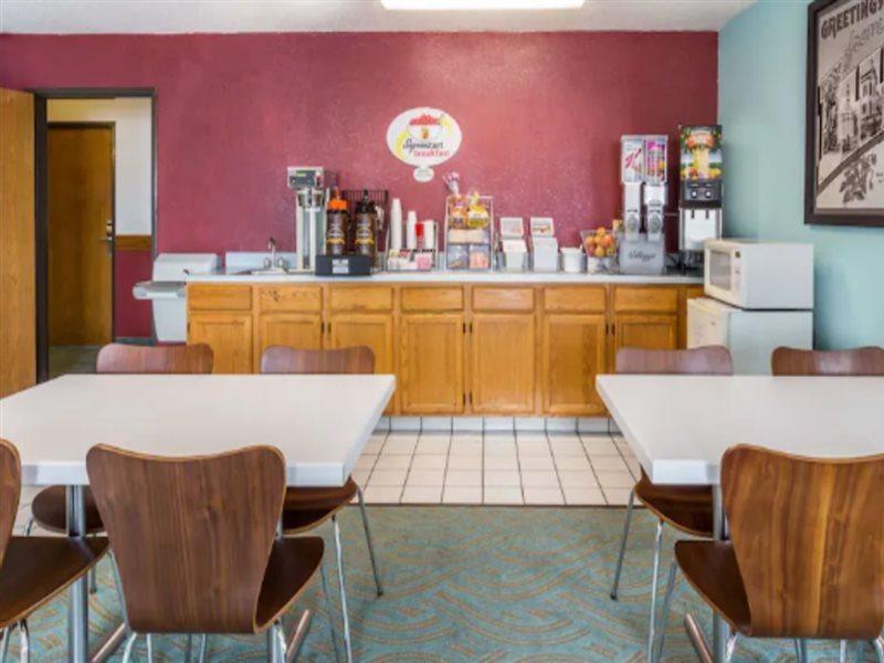 Super 8 By Wyndham Bourbonnais/Kankakee Area Екстер'єр фото